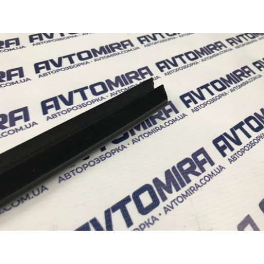 Уплотнитель стекла двери задний правый Ford Mondeo 4 2007-2014 1486616